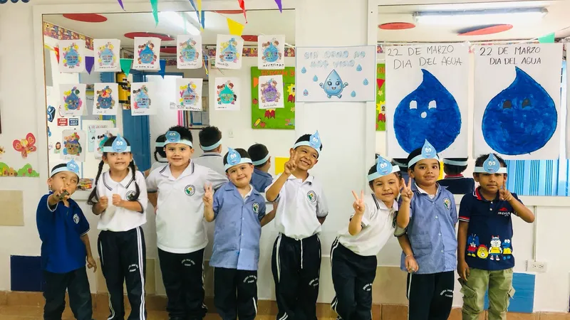 Estudiantes Colegio Jhon Dewey